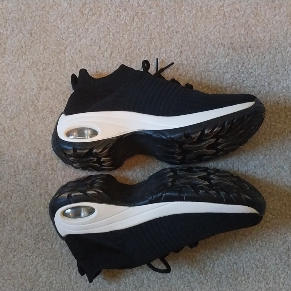 Cushionaire Tennis Shoes - Picture 2 of 4